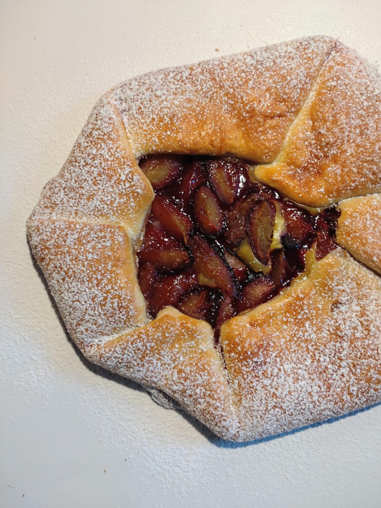 Una galette de ciruelas
