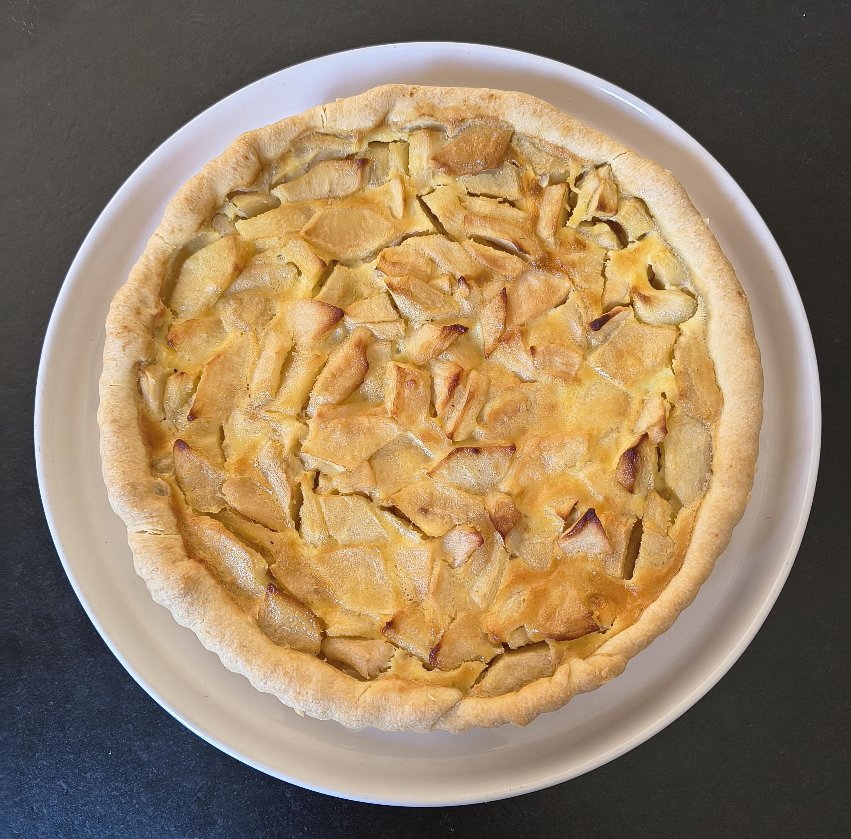 Tarta redonda de manzana.